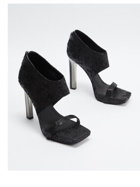 DKNY Dava Ankle Strap Cuff Women’s Black Leather Heel Sandals Sz 7 NEW